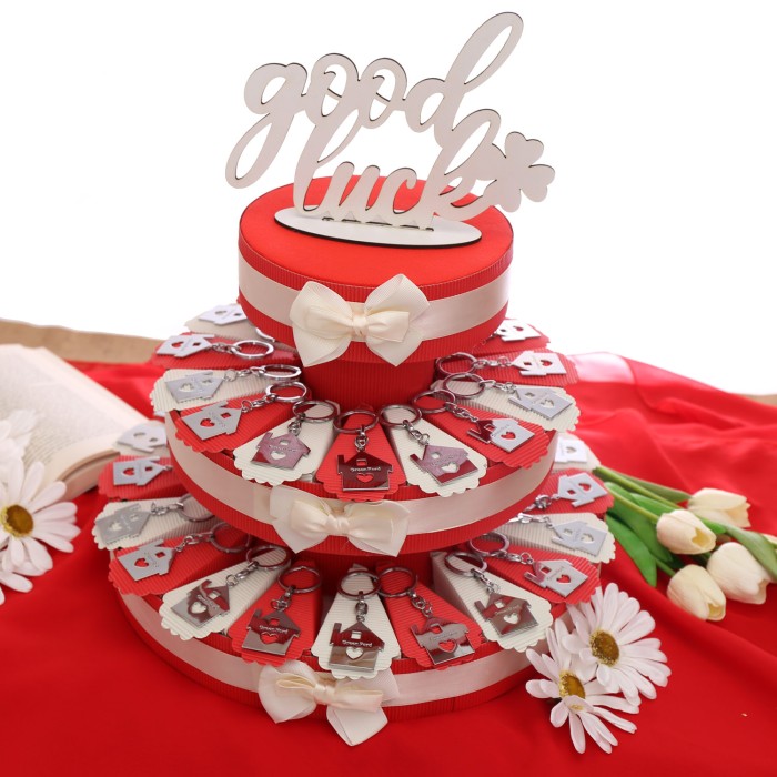 Bomboniere Laurea in Architettura e Ingegneria Edile Casetta su Torta good luck