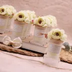 Set Completo: Composto da nove candele, tutte disposte su un elegante vassoio in legno.