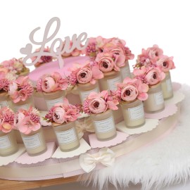 Confettata di fiori su candele profumate -Torta portaconfetti rosa