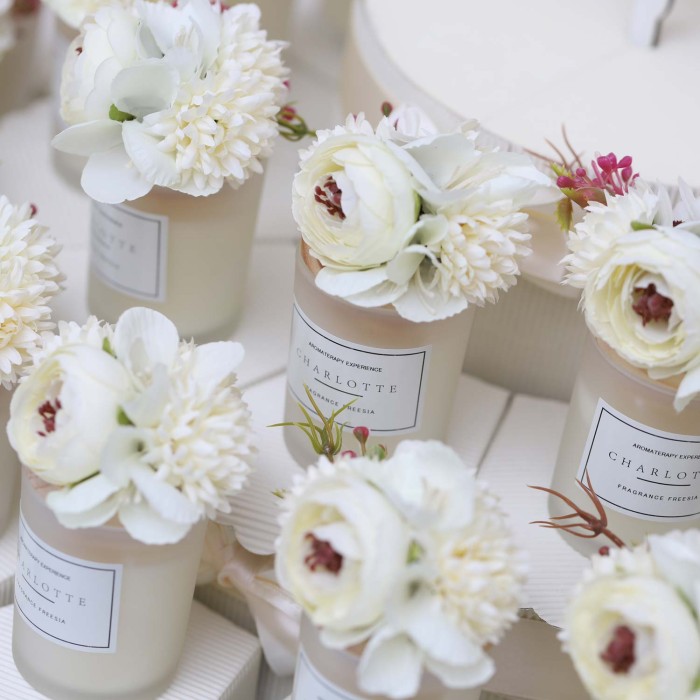 Confettata Matrimonio Su Torta Bomboniere - Candele bouquet bianchi