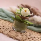 Bomboniera in Vetro con Peonie Avorio per Promessa di Matrimonio