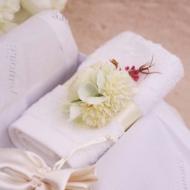 Bomboniere matrimonio confezionate in scatola da ceriomonia con sacchetto in raso abbinato