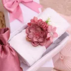 Bomboniera Asciugamano in Cotone e Raso Rosa Malva per il 18° Compleanno