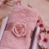 Asciugamano in Cotone con Rosa in Porcellana per Battesimo - Bomboniere Confezionate