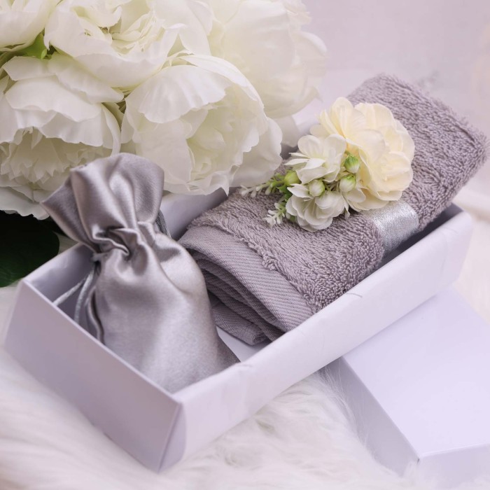 Asciugamano Silver con Bouquet Bianco - Bomboniere Nozze D'argento