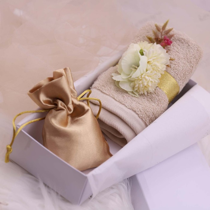 Bomboniera Nozze d'oro - Asciugamano con Bouquet di fiori Avorio