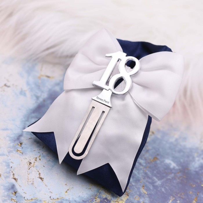 Segnalibro 18: Eleganza e Ricordo per il Compleanno Perfetto