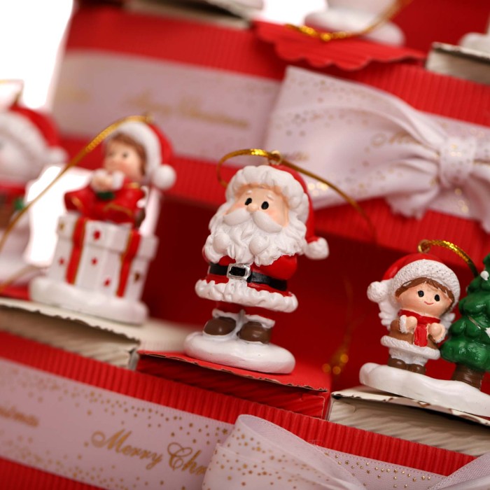 Bomboniera Babbo Natale: Simbolo di generosità, porta un sacco pieno di regali.