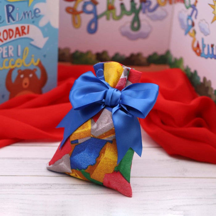 Artigianalità italiana: Realizzato a mano in Italia con tessuto 100% cotone, motivo mattoncini Lego.