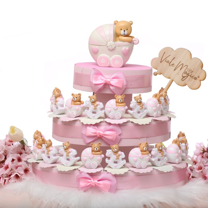 L'Orsetto Pimpante si presenta di colore marroncino, assortito in 2 modelli con Carrozzina e Pony