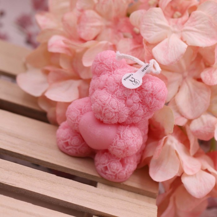 Bomboniera orsetto con candela di fiori rosa confezionata per battesimo bimba fai da te