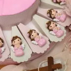 Calamita Angelo linea "Cherubino" Bimba, con saio rosa e fiore tra i capelli
