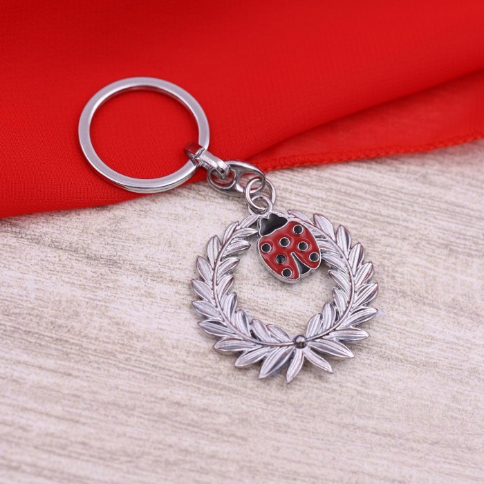Corona d'alloro coccinella - bomboniera laurea fai da te Corona d'alloro coccinella - bomboniera laurea fai da te