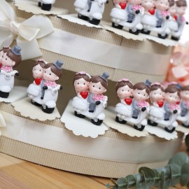 Statuina Matrimonio Sposi in  Vespa Torta Bomboniere vialemagico