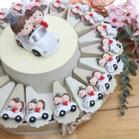Torta Bomboniere Magneti Sposi in  Macchina