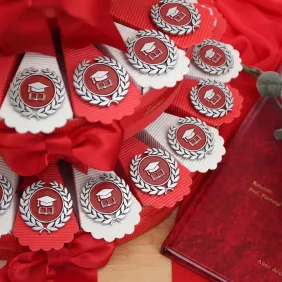 Torta Bomboniere Laurea con Magnete Corona d'Alloro, Libro e Tocco