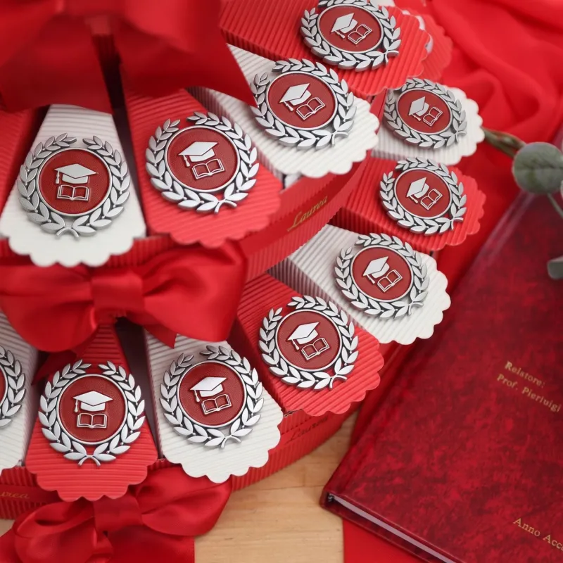 Torta Bomboniere Laurea con Magnete Corona d'Alloro, Libro e Tocco