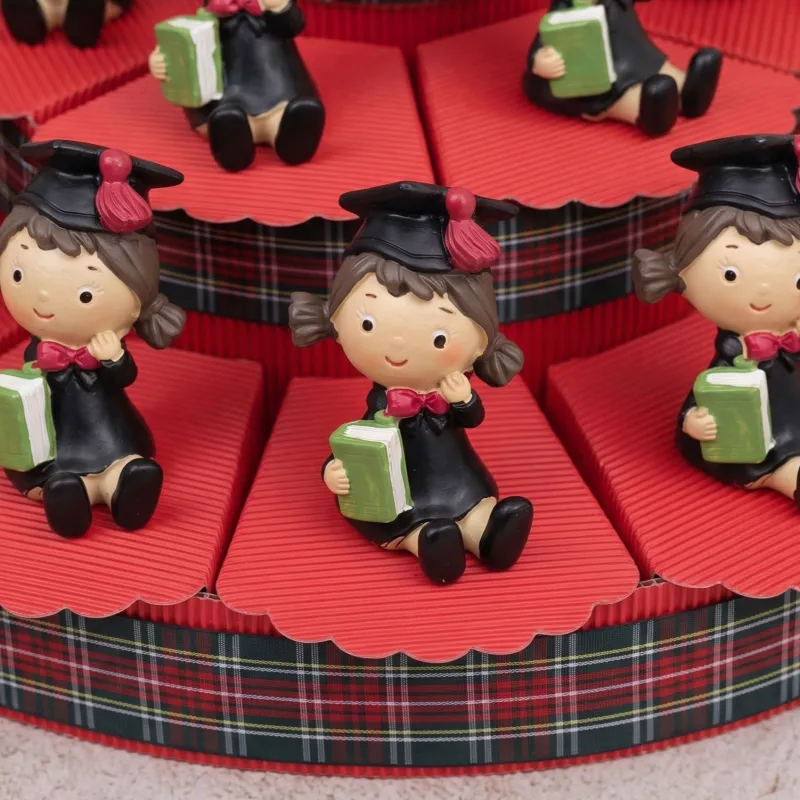 Maxi Torta bomboniere con Statuina Laureanda