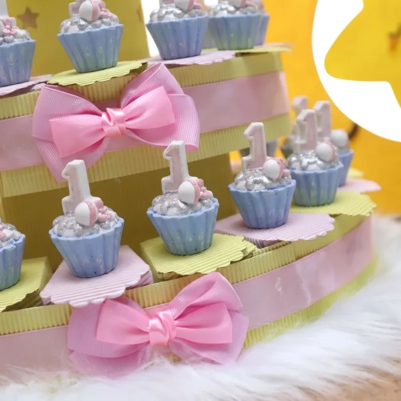 Bomboniere Primo Compleanno Bimba con Statuina Cupcake Numero 1 Torta