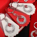 Torta Bomboniere Laurea con Portachiavi Corona d'Alloro e Quadrifoglio
