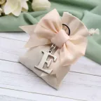Bomboniera Sacchetto con Portachiavi Lettera E in Metallo Cromato - Personalizzabile con Confetti e Bigliettino