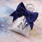 Bomboniera Portachiavi Lettera N in Metallo Cromato con Sacchetto, Confetti e Bigliettino Personalizzabili