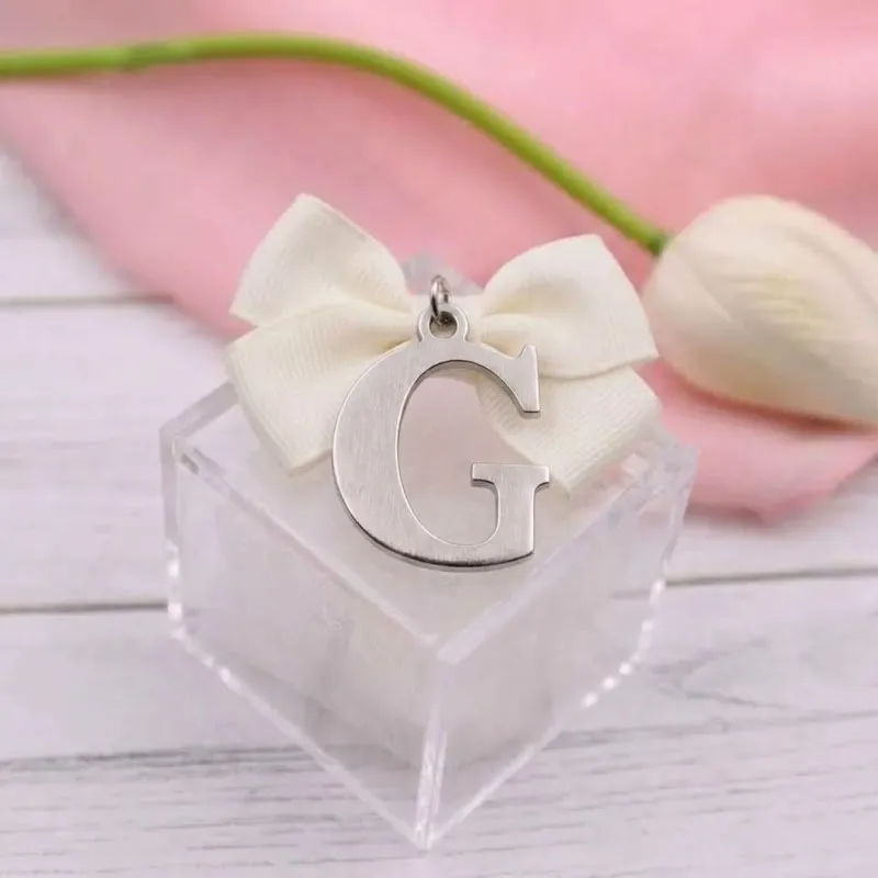 Bomboniera Portachiavi Lettera F Metallo Cromato su Scatolina Plexiglass 5cm Personalizzata