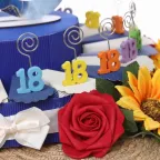 Torta Bomboniera 18 Anni con Memoclip Mix Color, Fettine Portaconfetti