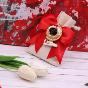 Bomboniera Laurea: Sacchetto Personalizzabile con Magnete Mappamondo e Tocco
