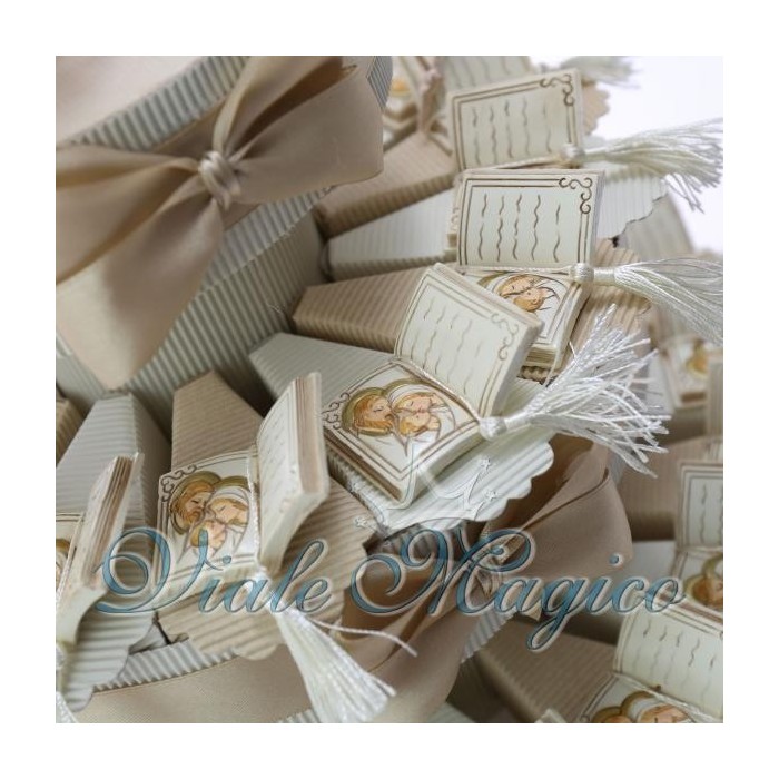 Bomboniere Battesimo Cresima Comunione Torta Libro Sacra Famiglia Confettata Bomboniere Battesimo Cresima Comunione Torta Libro Sacra Famiglia Confettata