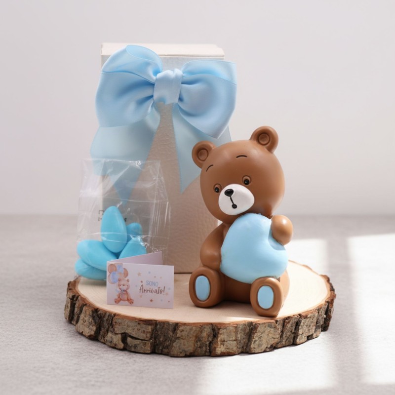 Bomboniera Dolce Orsetto con Cuore Azzurro Battesimo In Scatola