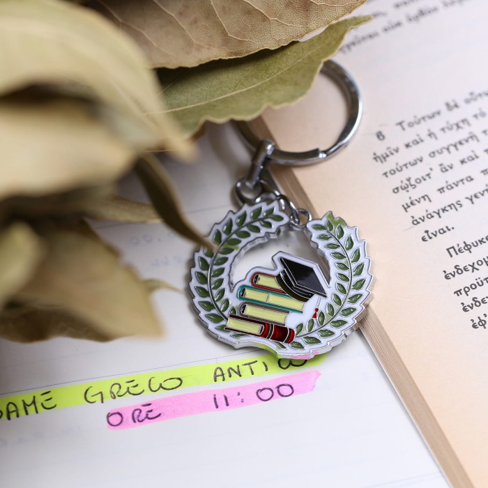 Corona di alloro con cappello laurea e libro linea College