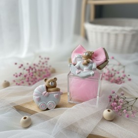 Bomboniere Orsetto Nascita con Carrozzina e Pony Bimba Magnete Pimpante su plexiglass