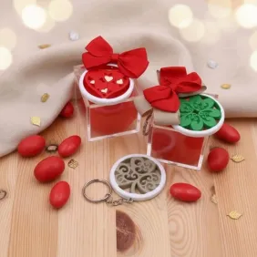 Medaglioni Portafortuna Trafortati Versione Portachiavi Su Scatolina In Plexiglass: