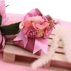 Sacchetto in raso rosa antico con elegante fiocco e applicazione di fiori