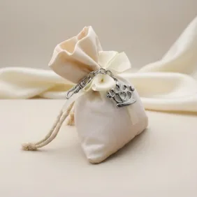 Bomboniere Portachiave Corona in Acciaio con Confettata e Sacchetto