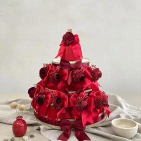 Bomboniera Sacchetto Elegante Rosso con Fiore e Confetti – Disponibile in Versione Torta