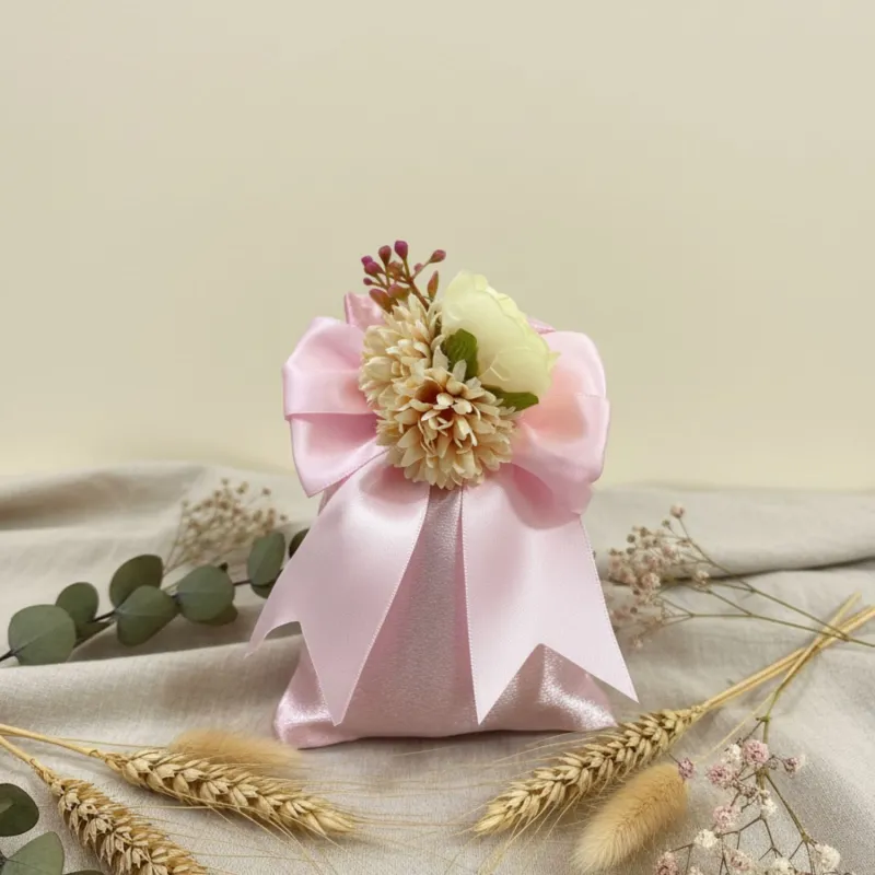 Bomboniera Sacchetto Rosa Baby con Fiori Color Crema – Eleganza Romantica