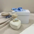 Bomboniera portagioie cuore con orsetto azzurro – confezione elegante da cerimonia