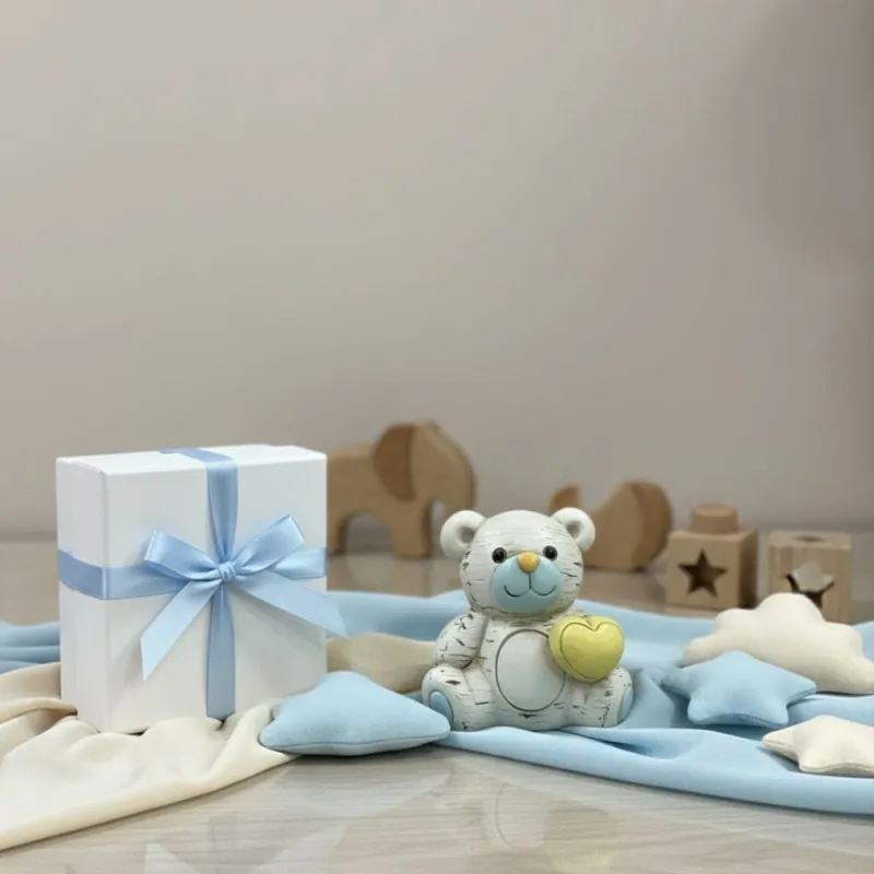 Bomboniera Orsetto con Texture Rigata e Cuore Giallo – Elegante Idea per Battesimo, Nascita e Compleanno