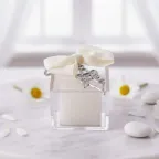 Plexiglass con Angioletto confezionato per battesimo e comunione. bomboniera con confetti e bigliettino