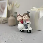 sposini eleganti in vespa