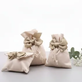 Bomboniera Sacchetto Basic con Fiocco Elegante per Matrimonio
