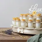 Candela Profumata con Girasole in Porcellana confezionata su torta